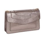 Bolso de piel acabado brillo