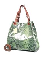 Bolso de piel con acabado serpiente