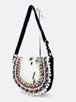 Bolso de piel artesanal bordado y pompones