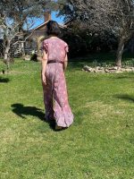 Mono con escote en V