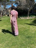 Mono con escote en V