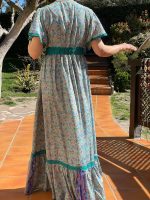 Vestido con manga corta circular