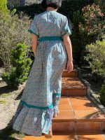 Vestido con manga corta circular