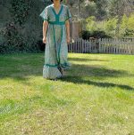 Vestido con manga corta circular