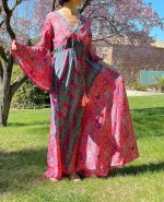 Vestido con manga acampanada