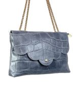 Bandolera de piel y cadena dorada