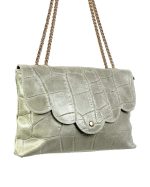 Bandolera de piel y cadena dorada