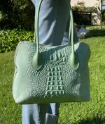 Bolso piel con estampado de relieve