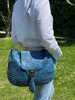 Bandolera piel con efecto de escama de serpiente