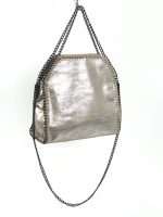 Bolso sintético con cadenas
