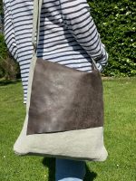 Bandolera de lino con solapa de piel