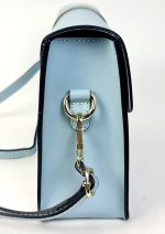 Bandolera de piel con cierre de tapa