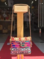 Bandolera étnico banjara artesanal con piel