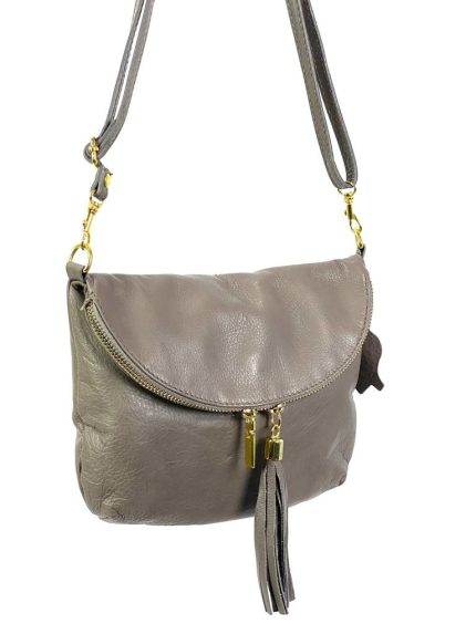 Bandolera de piel con borla decorativa