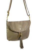 Bandolera de piel con borla decorativa