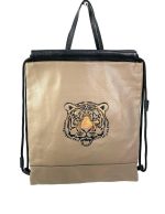 Mochila de piel con bordado tigre