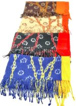 Bufandas con estampado de cadenas