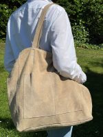 Bolso de piel con bolsillos exteriores