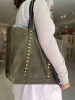 Bolso Shopper de Piel Serraje con Tachuelas y Asas Largas