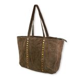 Bolso Shopper de Piel Serraje con Tachuelas y Asas Largas