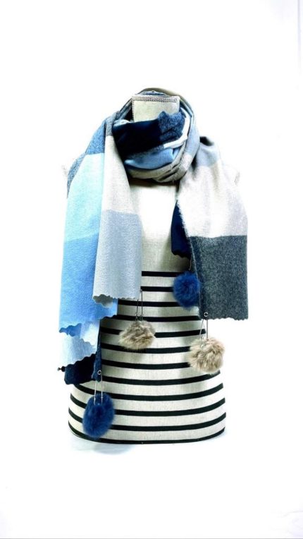 Bufanda con pompones de colores