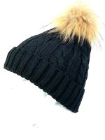 Gorro trenzado con pompom