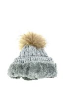 Gorro trenzado con pompom
