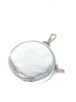 Monedero de piel con enganche