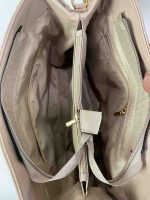 Bolso sintético con solapa y 2 compartimentos