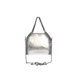 Bolso de piel con cremallera y asas de cadena