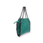 Bolso de piel con cremallera y asas de cadena