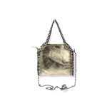 Bolso de piel con cremallera y asas de cadena