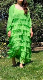 Vestido seda escalonado largo colorido