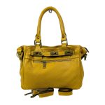 Bolso piel con bolsillo frontal y cierre giro decorativo