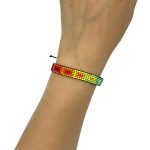 Pulsera artesanal Wayuu de vivos colores