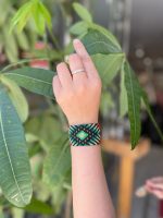 Pulsera artesanal ancha de algodón tipo Wayuu