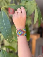 Pulsera artesanal ancha de algodón tipo Wayuu