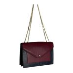 Bolso bandolera de piel con asas de cadena y solapa de botón